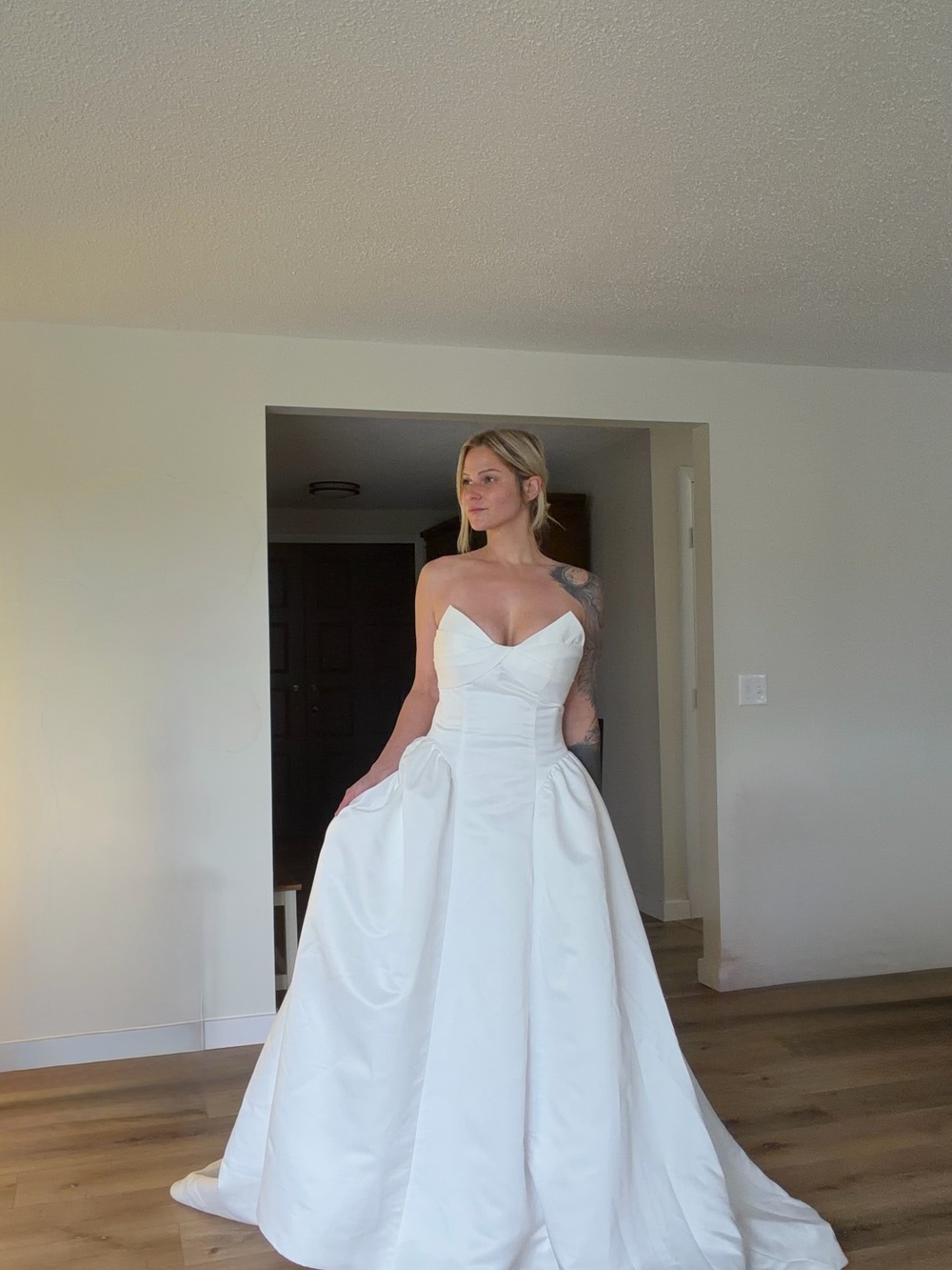 David's Bridal White Strapless Wedding Gown